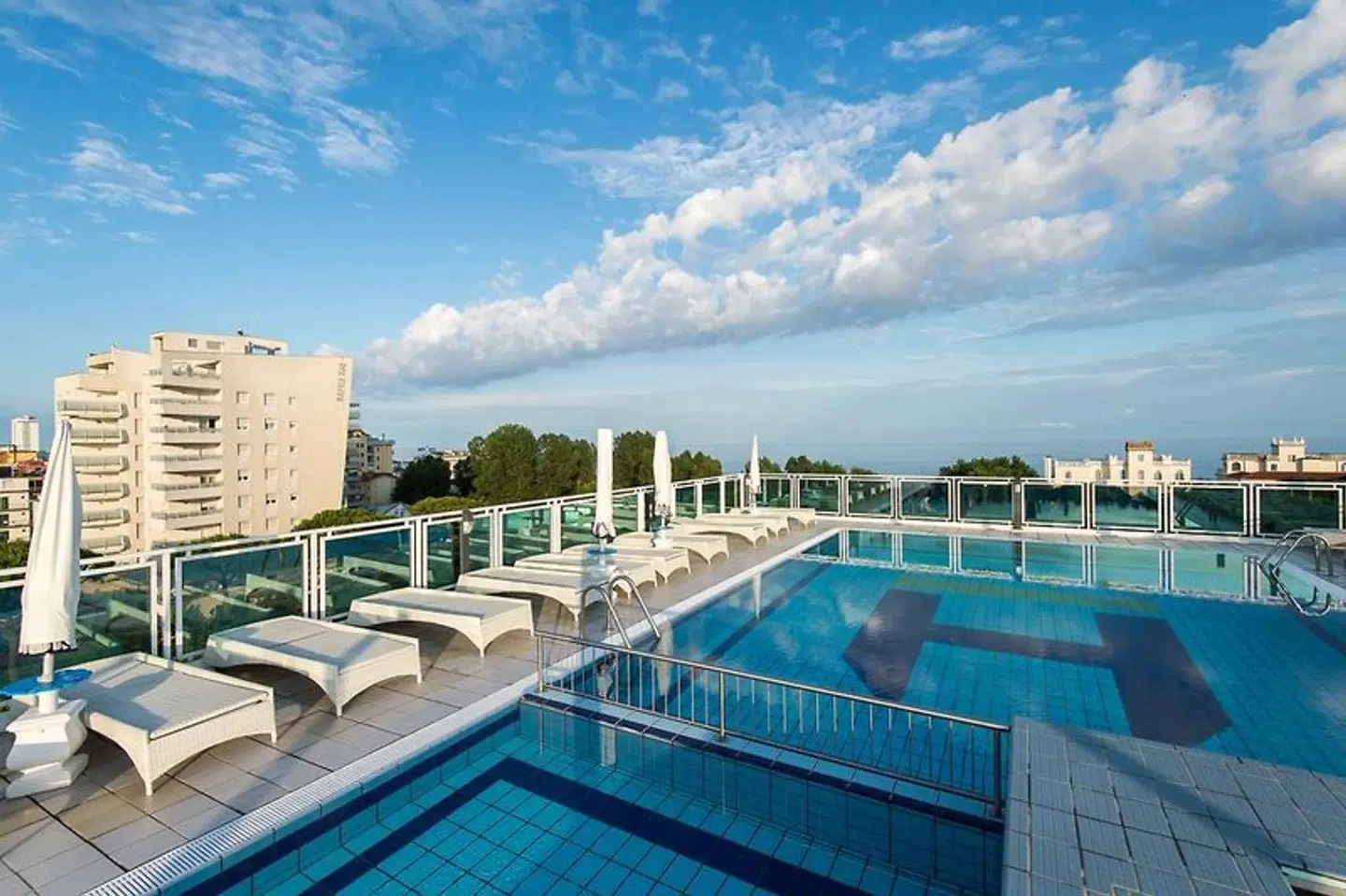 Colombo OUTDOOR_POOL
