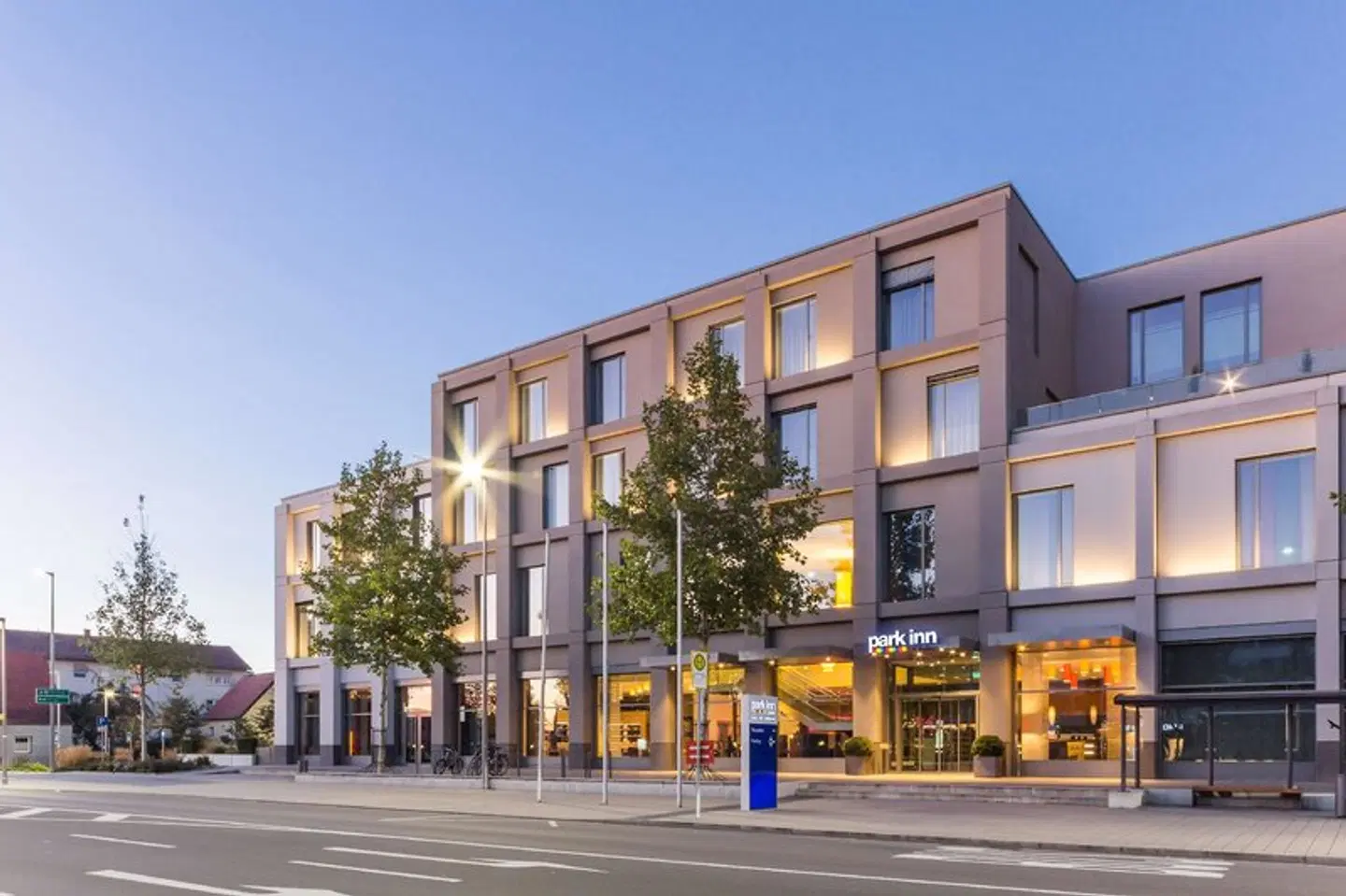 Park Inn by Radisson Neumarkt EXTERIOR