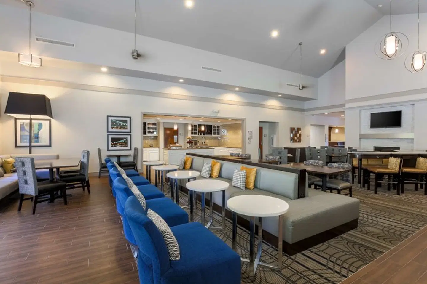 Homewood Suites by Hilton Southwind - Hacks Cross Bar