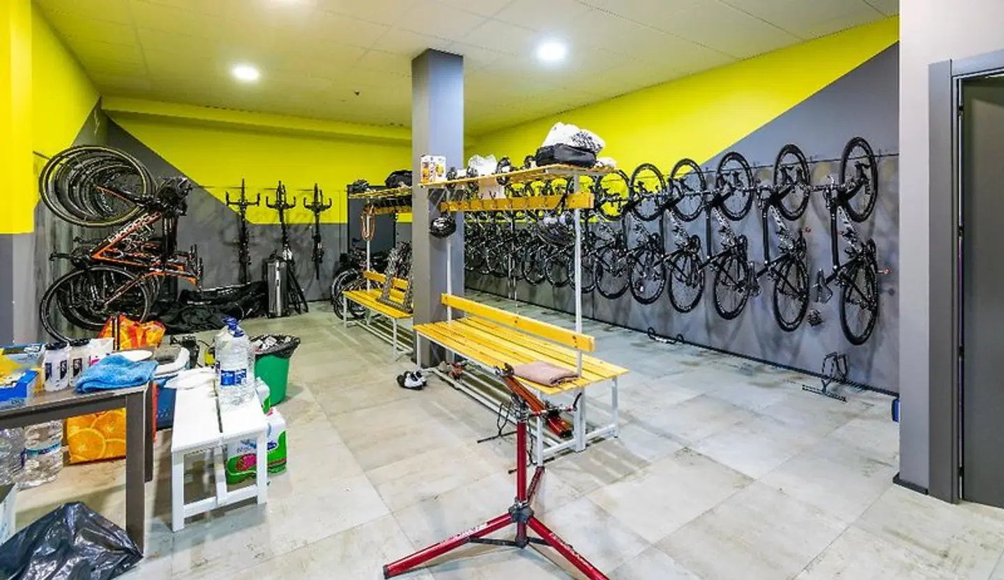 Cap Negret SPORTS_AND_LEISURE