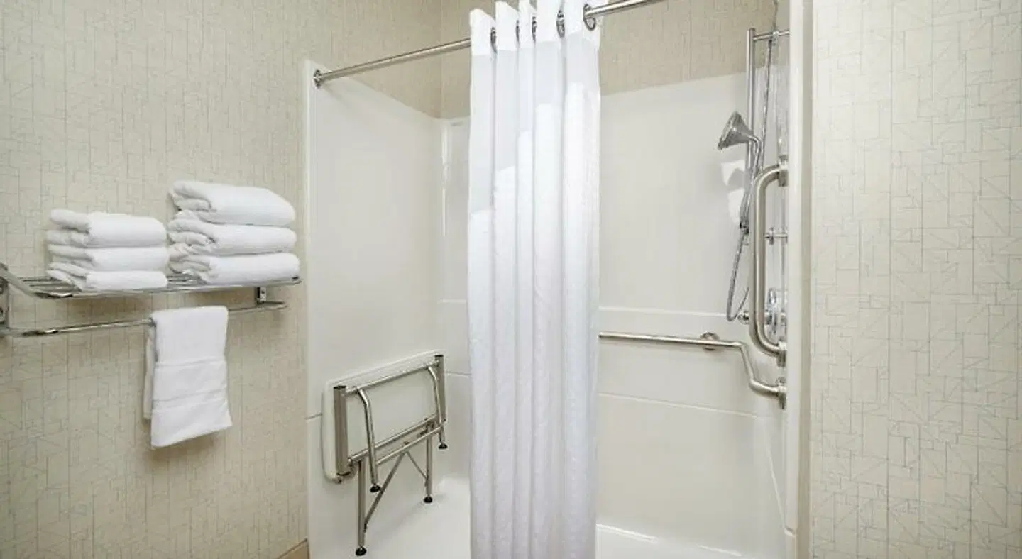 Holiday Inn Express & Suites Anniston/Oxford by IHG Badezimmer