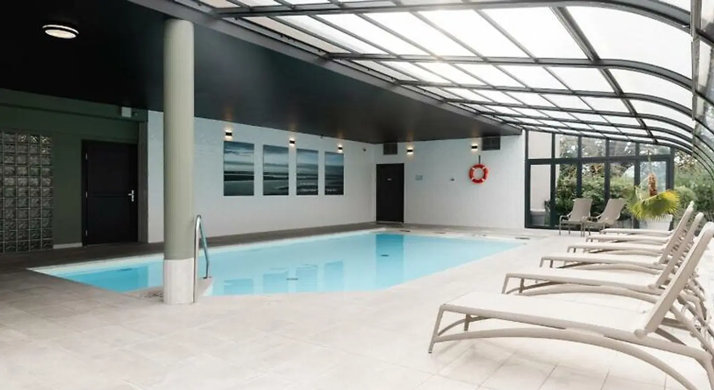 Kyriad Prestige Residence & Spa Cabourg - Dives-Sur-Mer Hallenbad