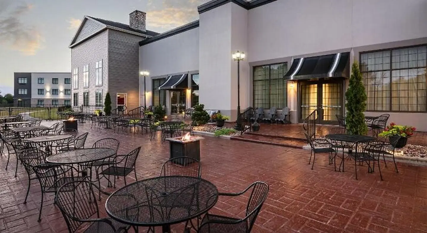 Best Western Premier Bridgewood Resort Hotel Terrasse