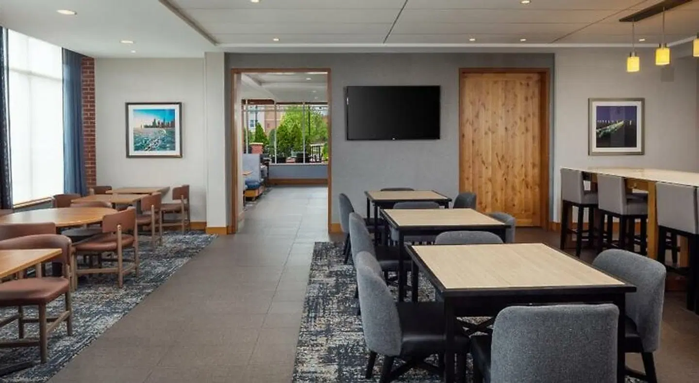 Hyatt Place Chicago Midway Airport ROOM_EXAMPLE