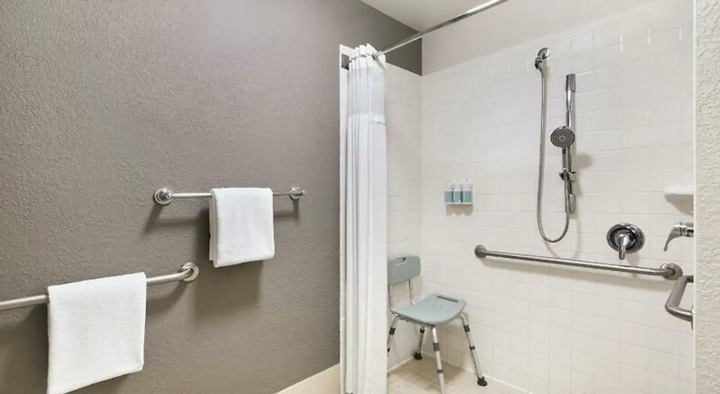 Courtyard by Marriott Kansas City Overland Park / Convention Center Badezimmer