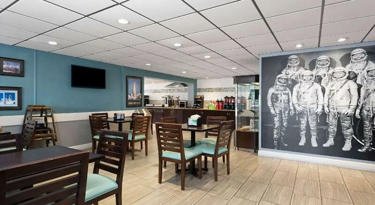 La Quinta Inn Cocoa Beach-Port Canaveral Restaurant