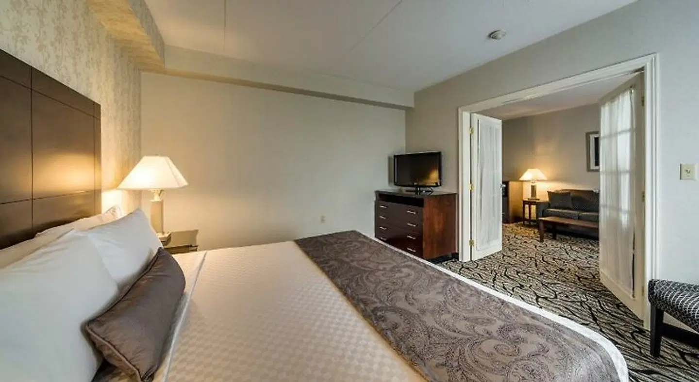 Monte Carlo Inn Oakville Road East ROOM_EXAMPLE