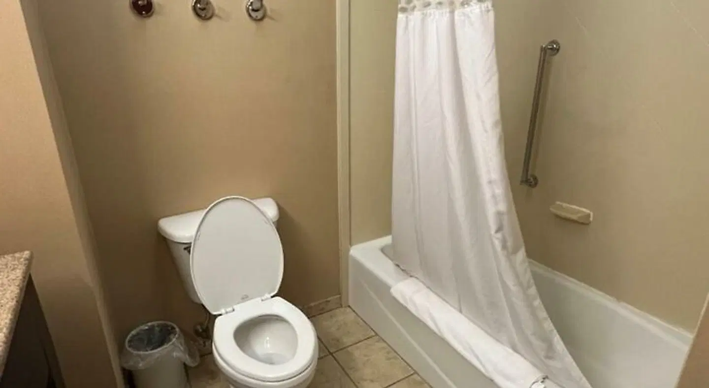 Hampton Inn Bennington Badezimmer