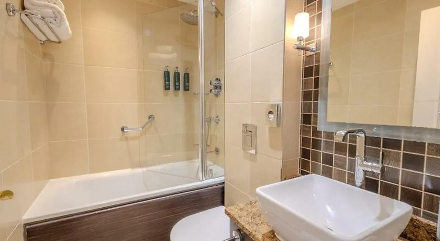 DoubleTree by Hilton Dunblane Hydro Badezimmer