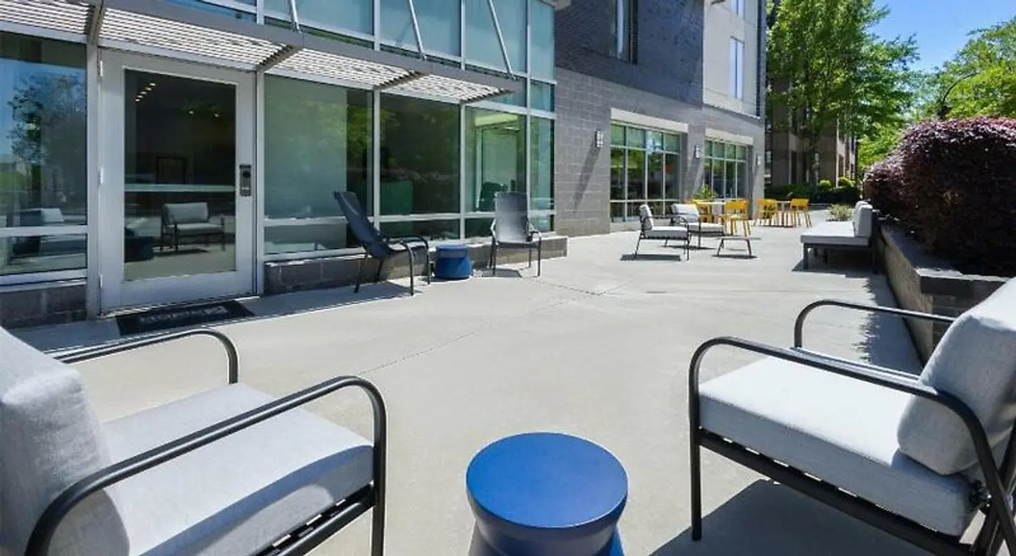 Home2 Suites by Hilton Greenville Downtown Terrasse