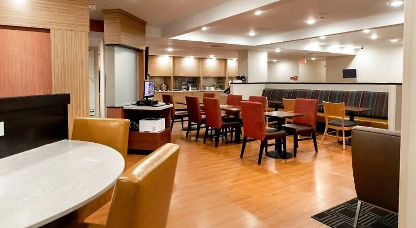 TownePlace Suites by Marriott Louisville Airport Restaurant