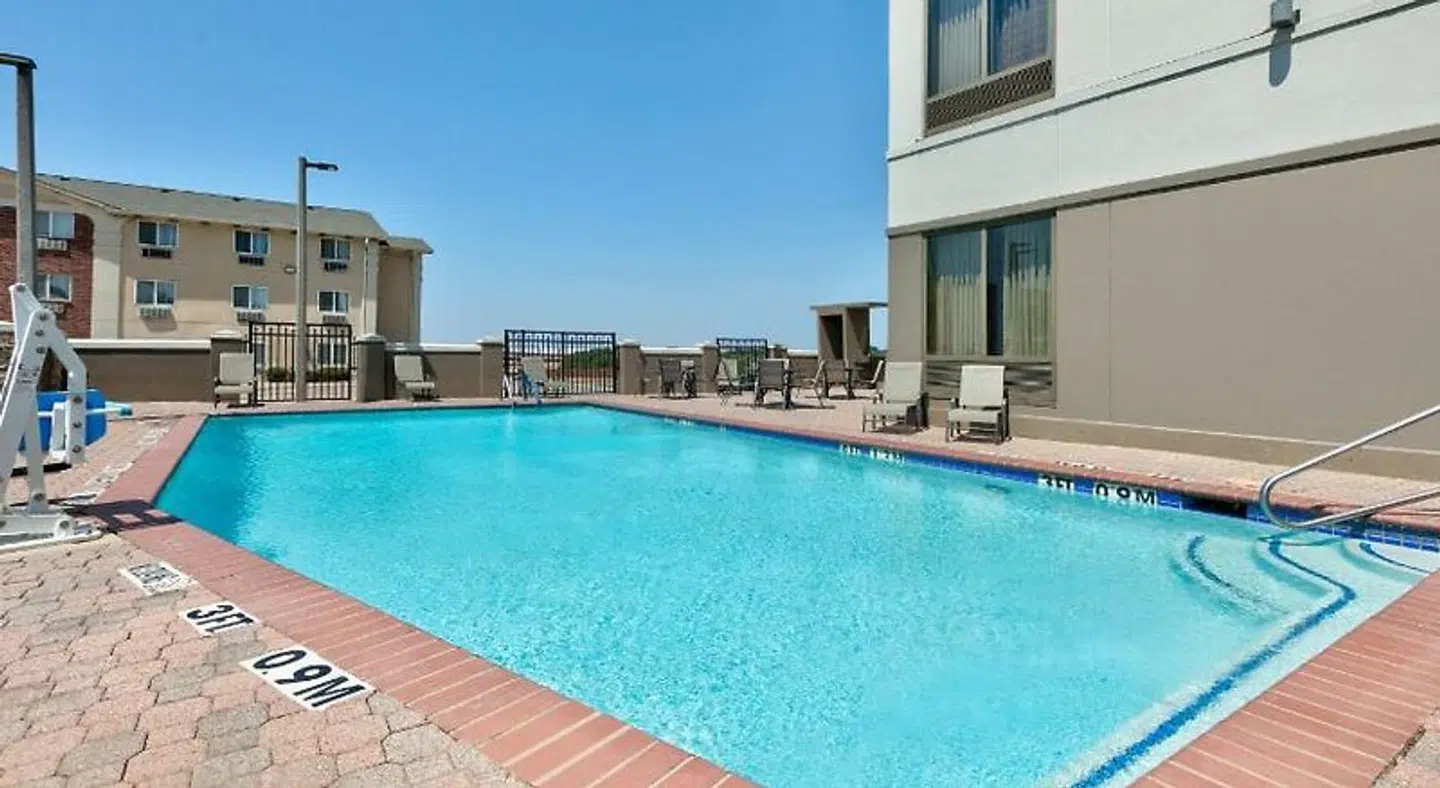 Holiday Inn Express & Suites Dallas Ft. Worth Airport South by IHG OUTDOOR_POOL