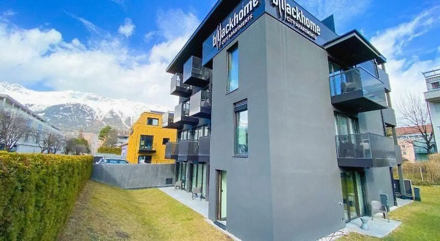 B(l)ackhome City Apartments EXTERIOR