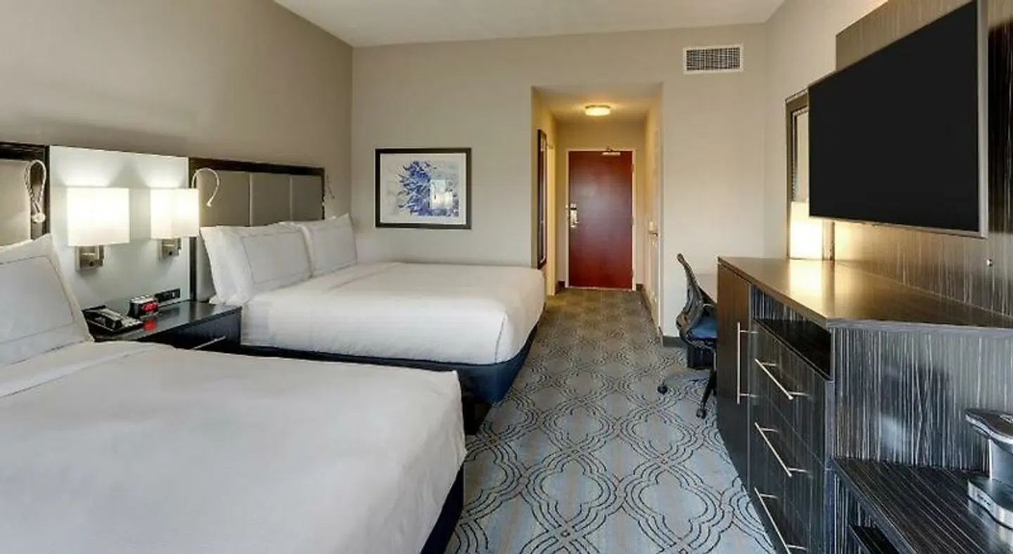 DoubleTree by Hilton St. Louis Forest Park ROOM_EXAMPLE