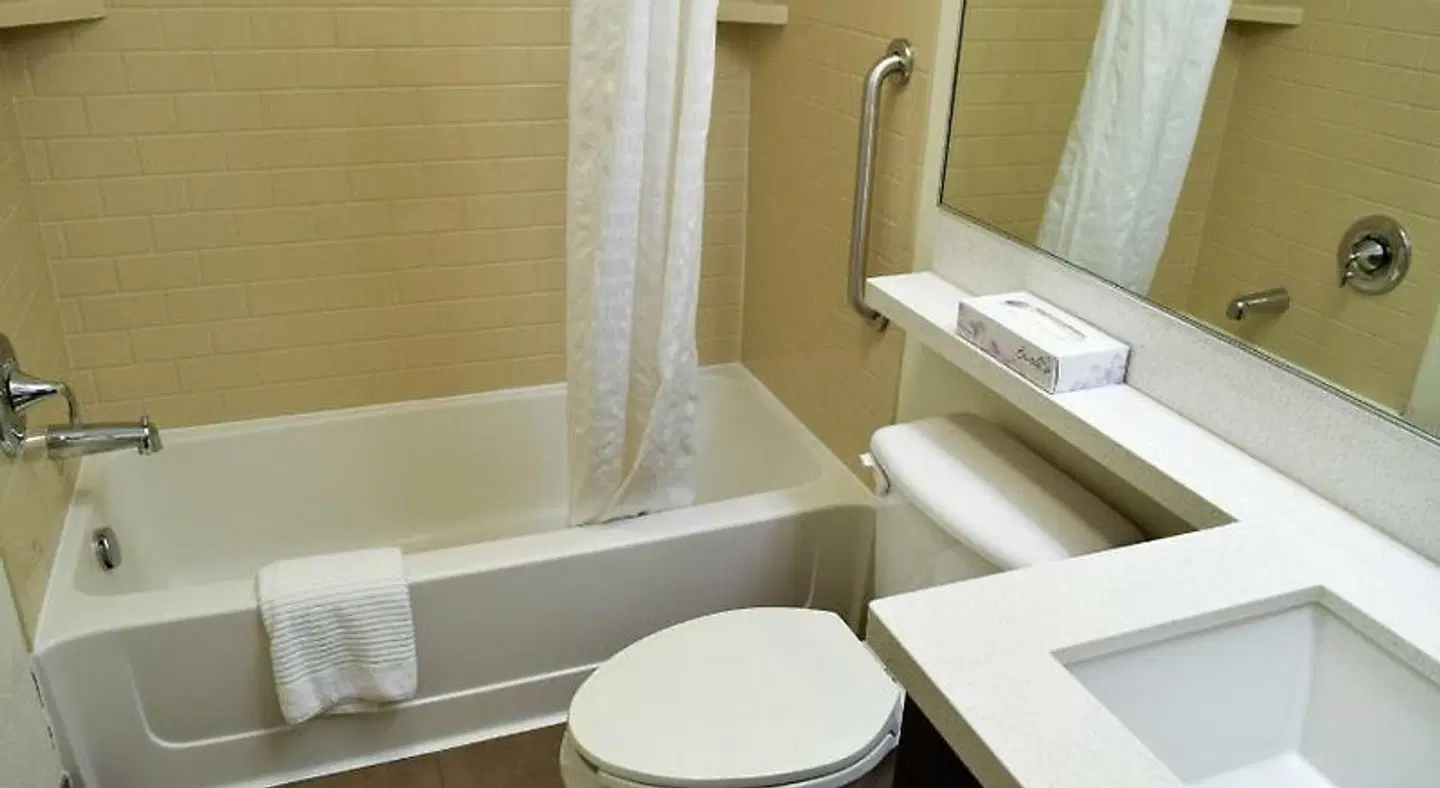 Candlewood Suites Wichita-Airport by IHG Badezimmer