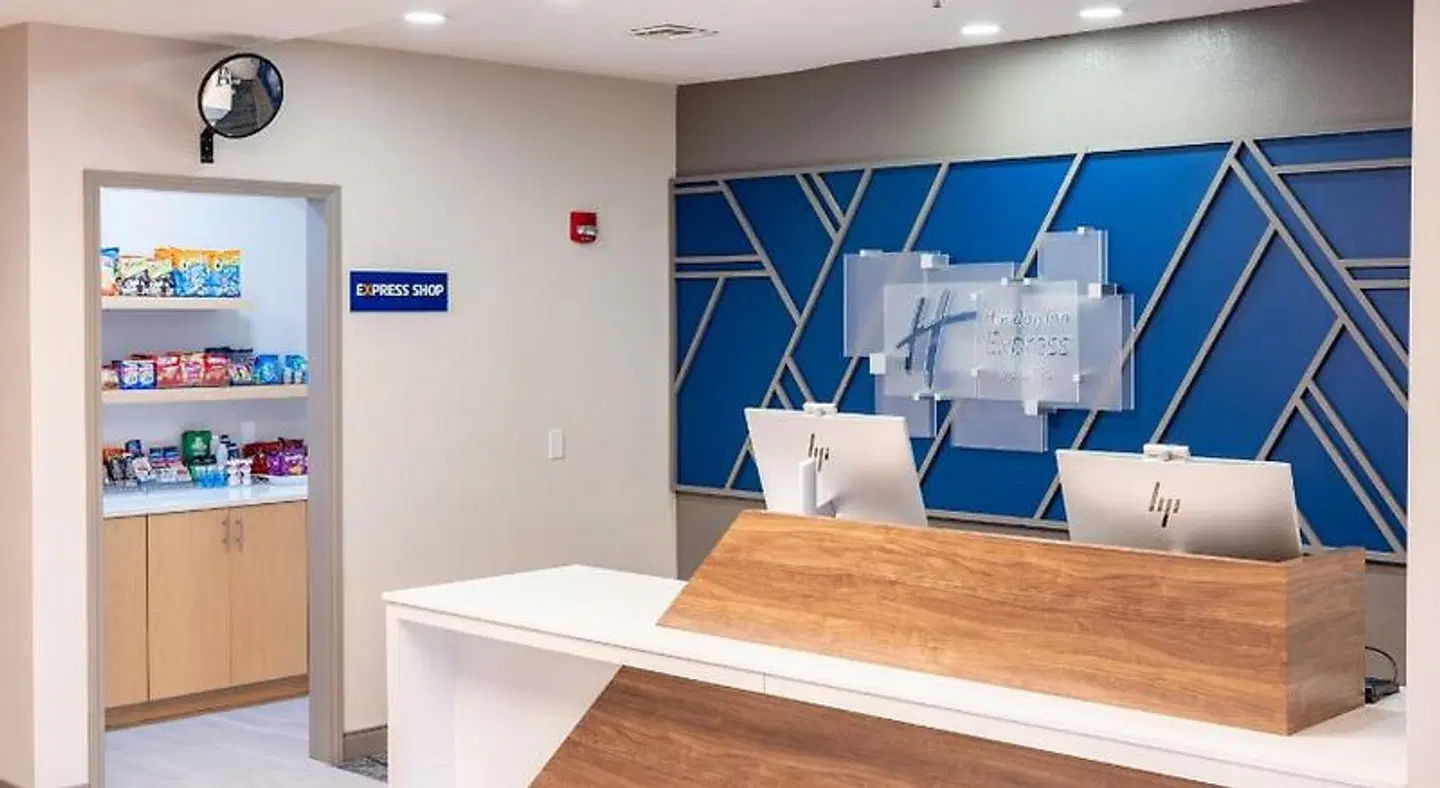Holiday Inn Express & Suites Wichita Airport by IHG HEALTH_BEAUTY