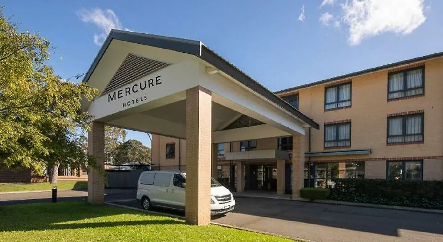 Mercure Sydney Macquarie Park EXTERIOR