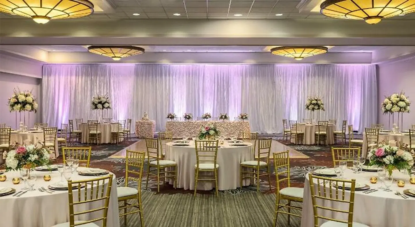 DoubleTree by Hilton Pittsburgh-Green Tree Restaurant
