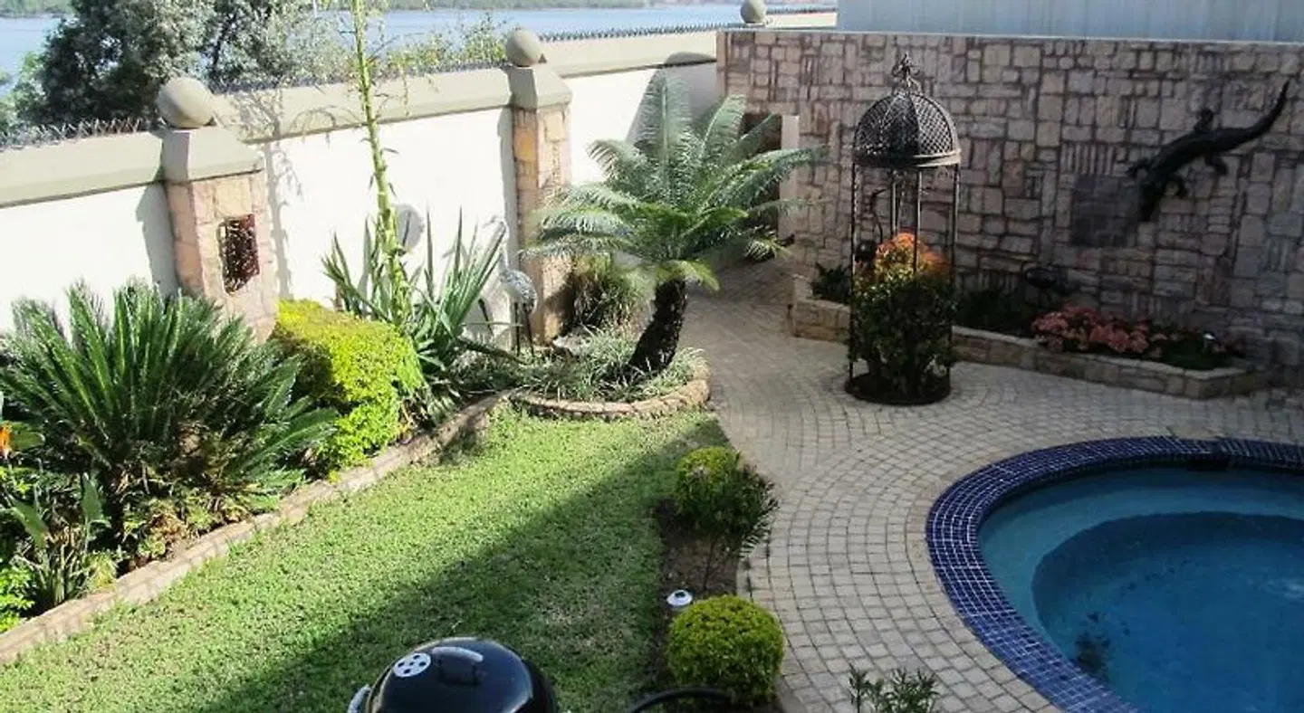 Kosmos Manor Guest House Garten