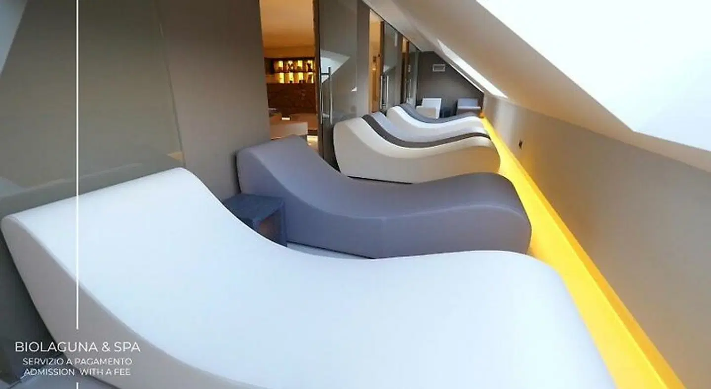 Alexander Charme Hotel EXTERIOR