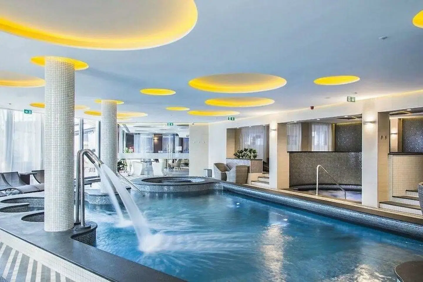 Aura Hotel Hallenbad