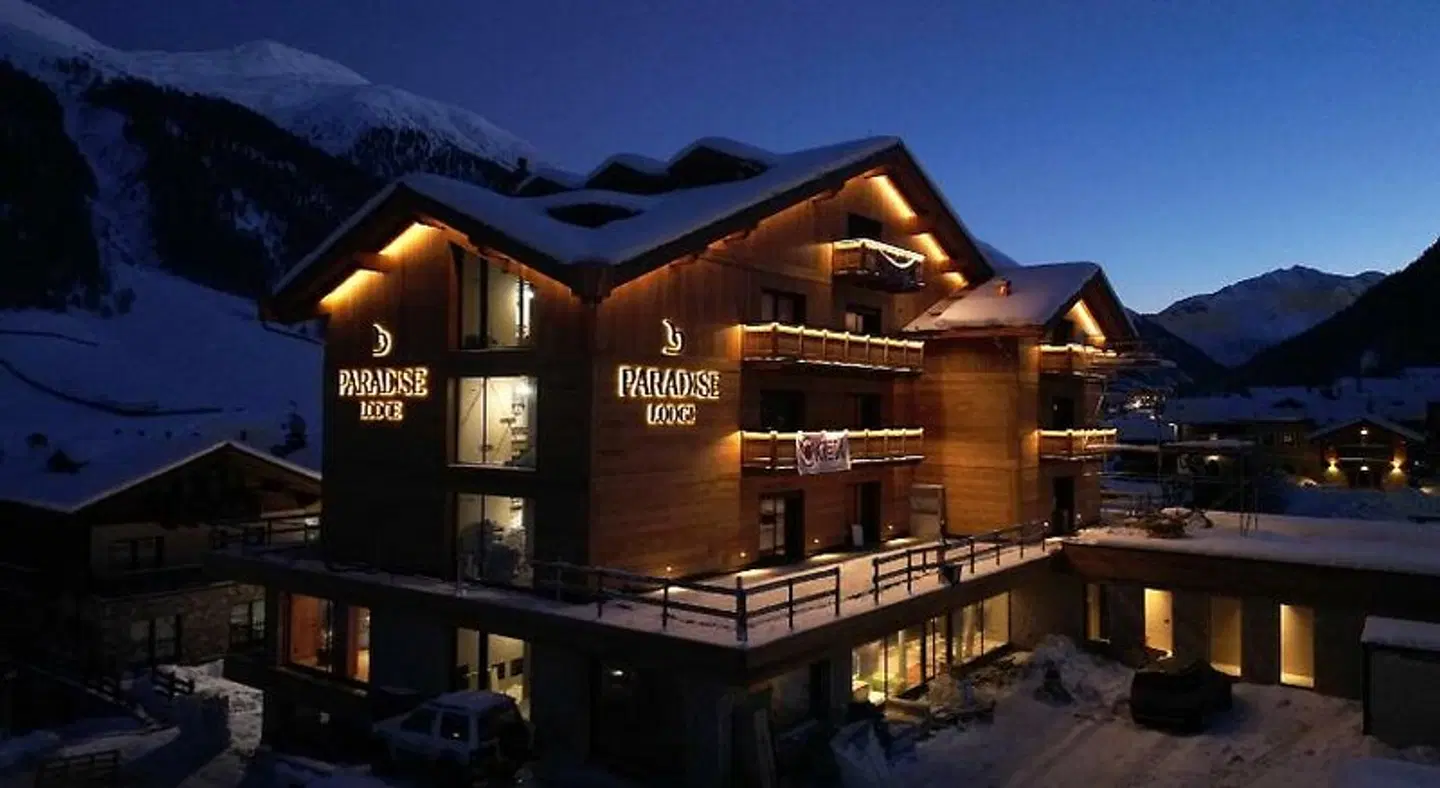 Paradiso EXTERIOR