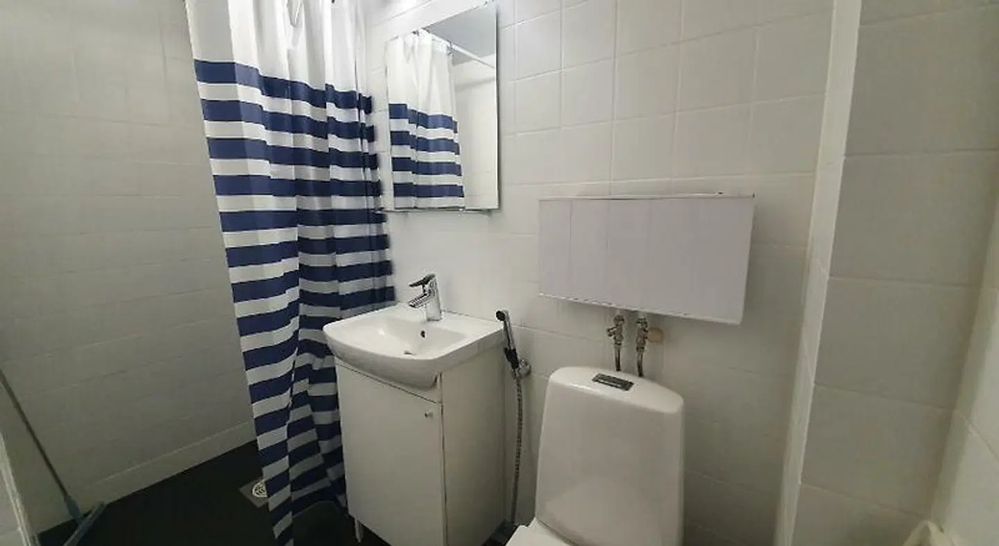 Gasthaus Vanha-Merivartioasema Badezimmer
