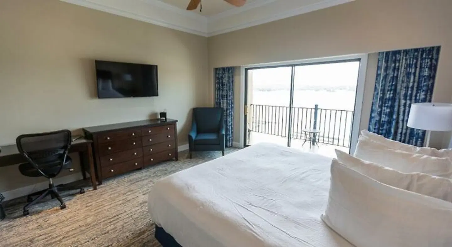 Camden on the Lake Resort ROOM_EXAMPLE