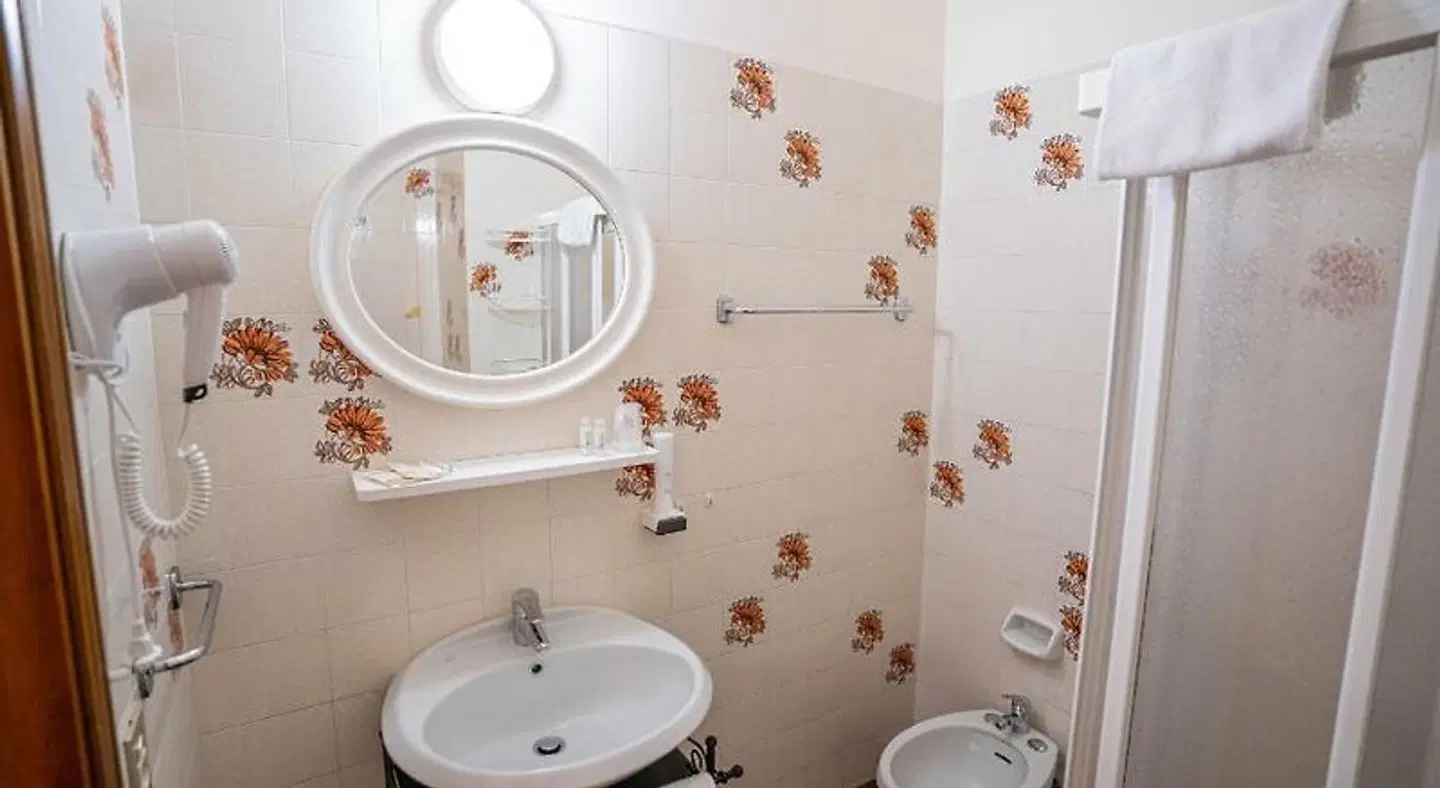 Hotel Sorriso Badezimmer