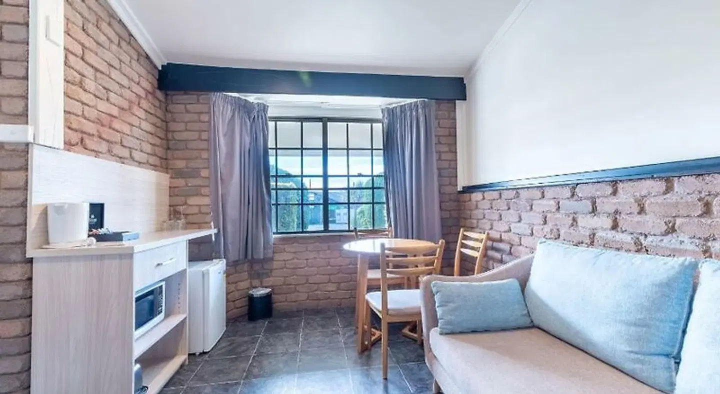 Olde Tudor Hotel ROOM_EXAMPLE