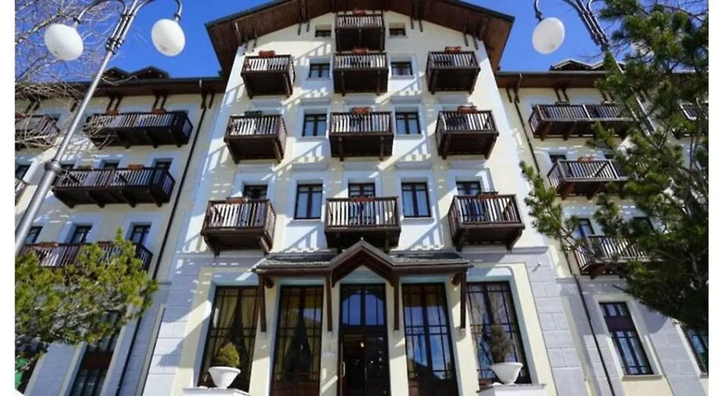 Palace Pontedilegno Resort EXTERIOR