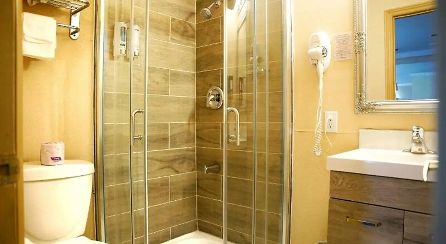The Glengate Hotel & Suites Badezimmer