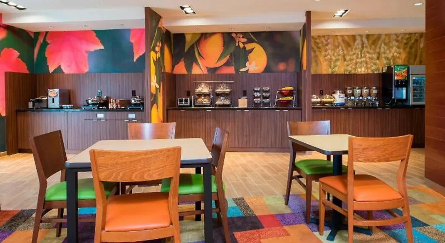 Fairfield by Marriott Inn & Suites Fredericksburg Bar