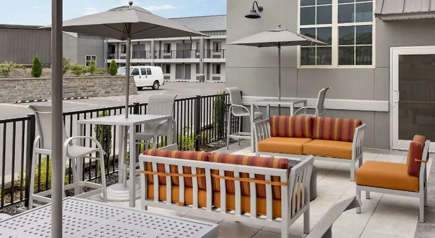 Days Inn & Suites by Wyndham Bowling Green Terrasse