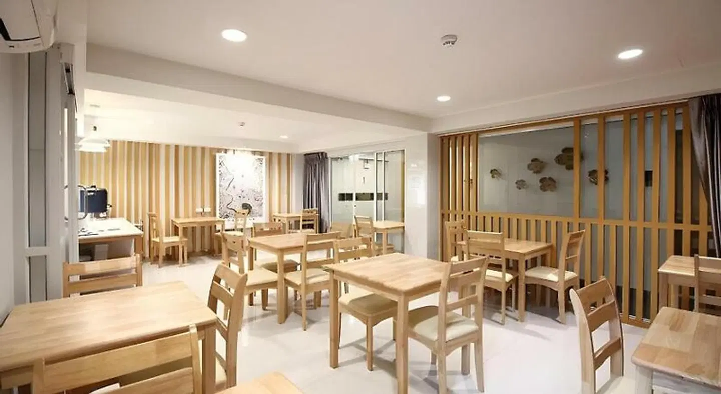 OYO 483 Pannee Hotel Khaosan Bar