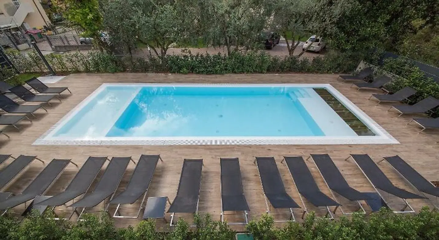 Riva Lake Lodge OUTDOOR_POOL