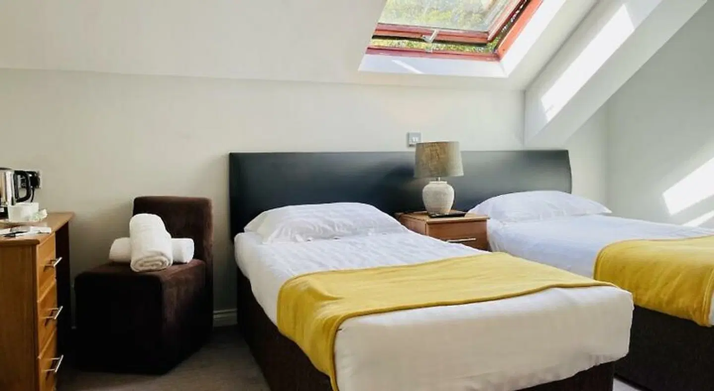 The Diamond Inn ROOM_EXAMPLE