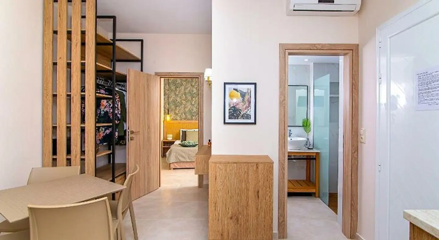 Emerald Hotel ROOM_EXAMPLE
