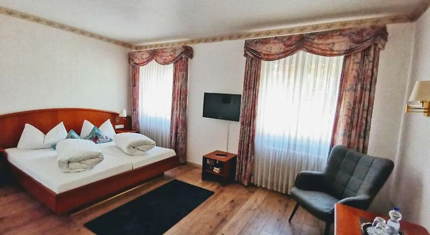 Hotel Restaurant Kaiserstühler Hof ROOM_EXAMPLE