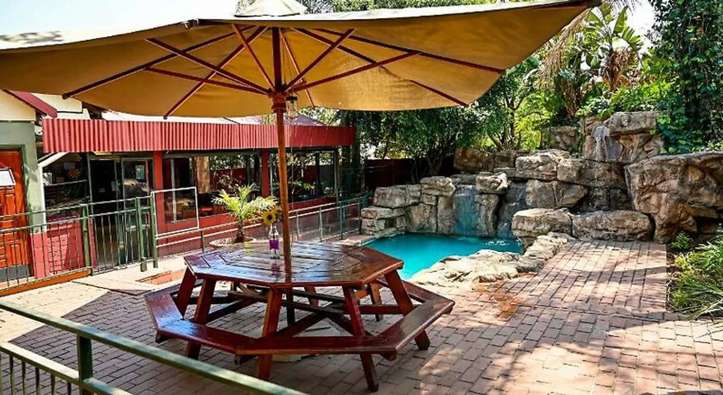 Tudor Lodge Guest House Terrasse