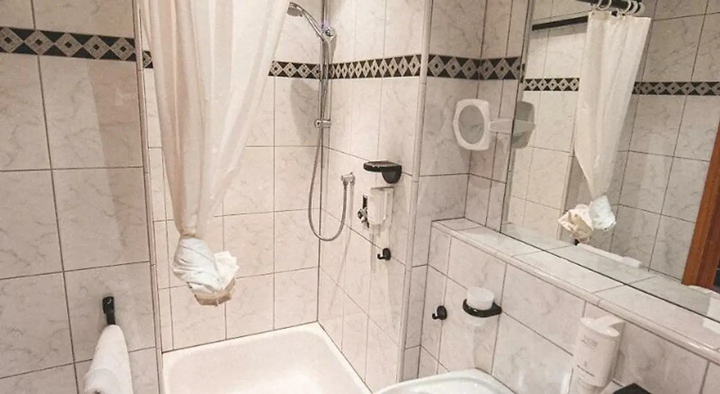 PLAZA INN Recklinghausen Badezimmer