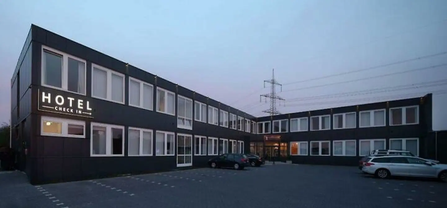 Road House EXTERIOR