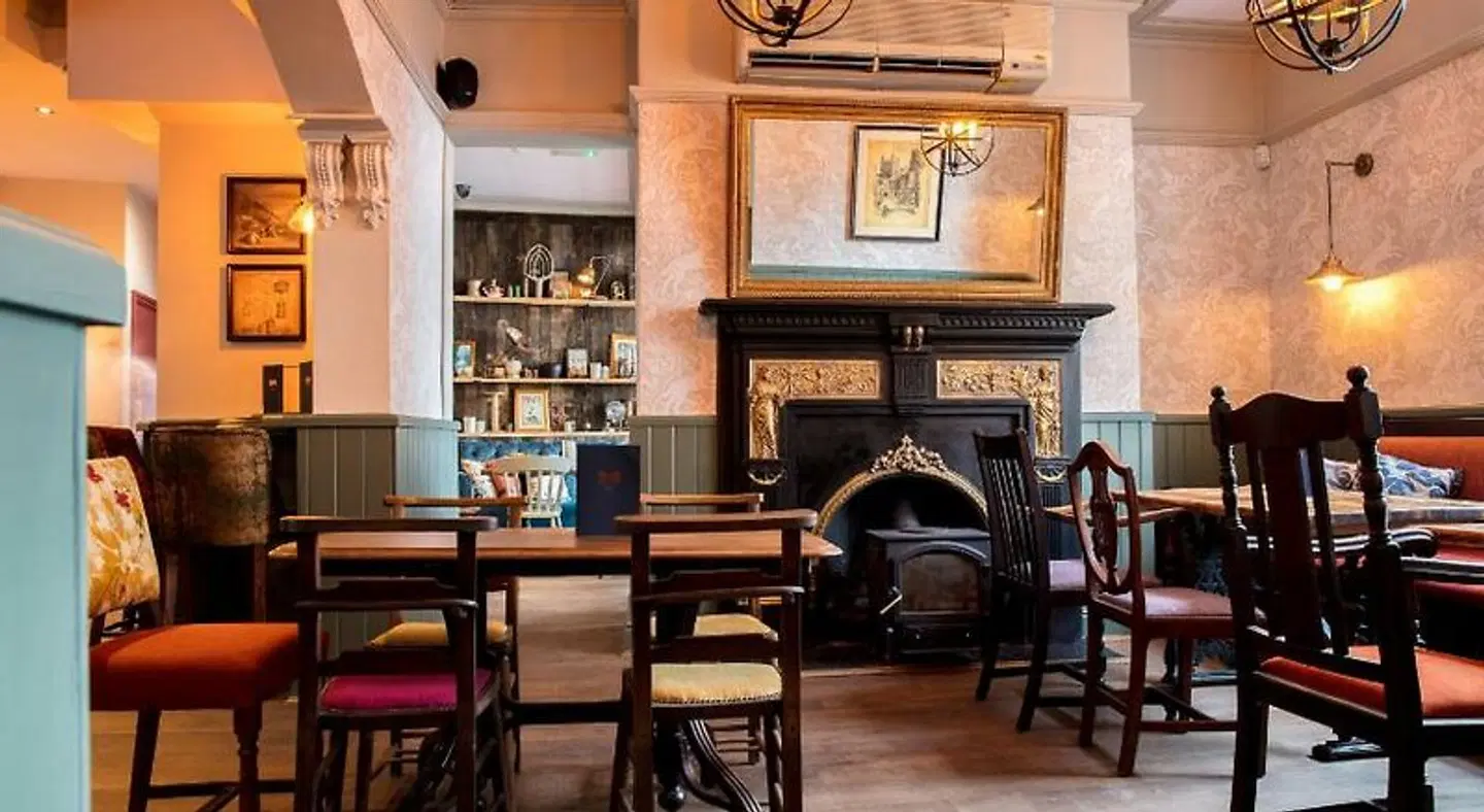 The City Gate Hotel Bar