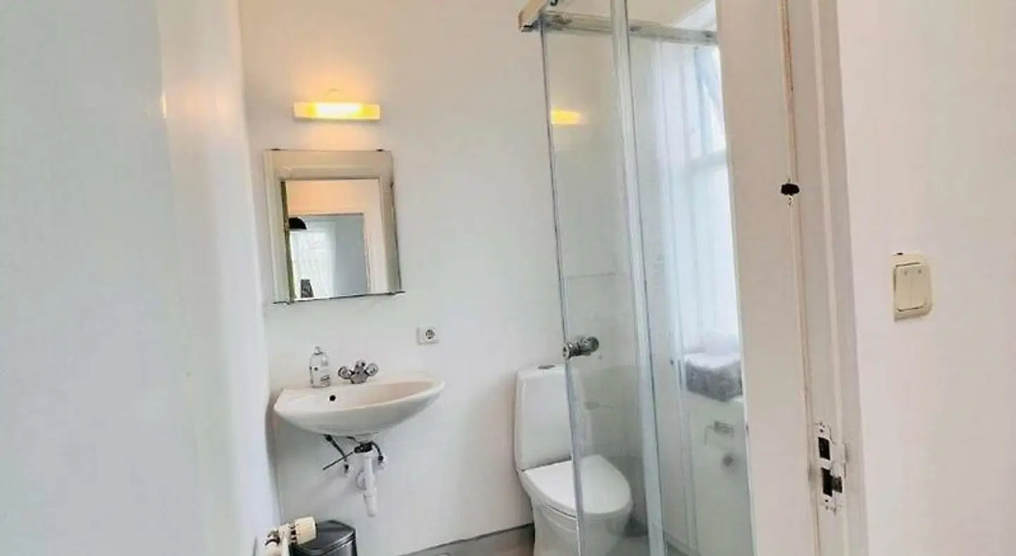 Riverside Hostel Badezimmer
