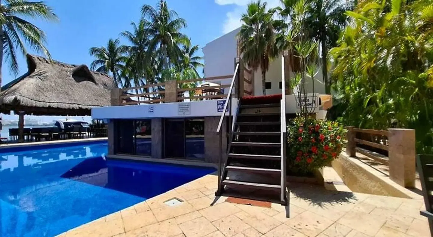 Sina Suites OUTDOOR_POOL