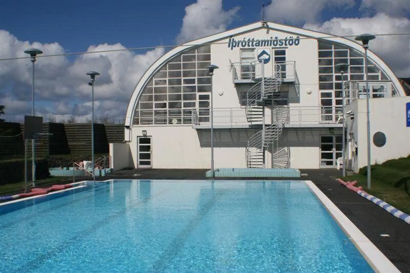 Arctic Wind OUTDOOR_POOL