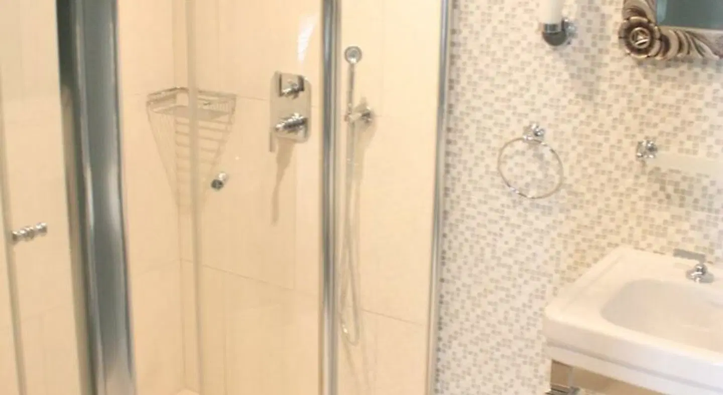 Monsieur Cadet Hotel & Spa Badezimmer