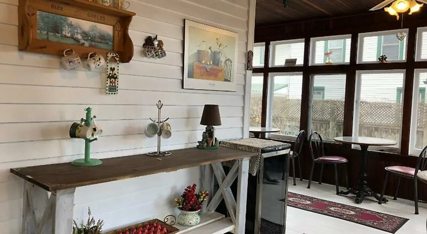 Blue Gables Bed and Breakfast Bar
