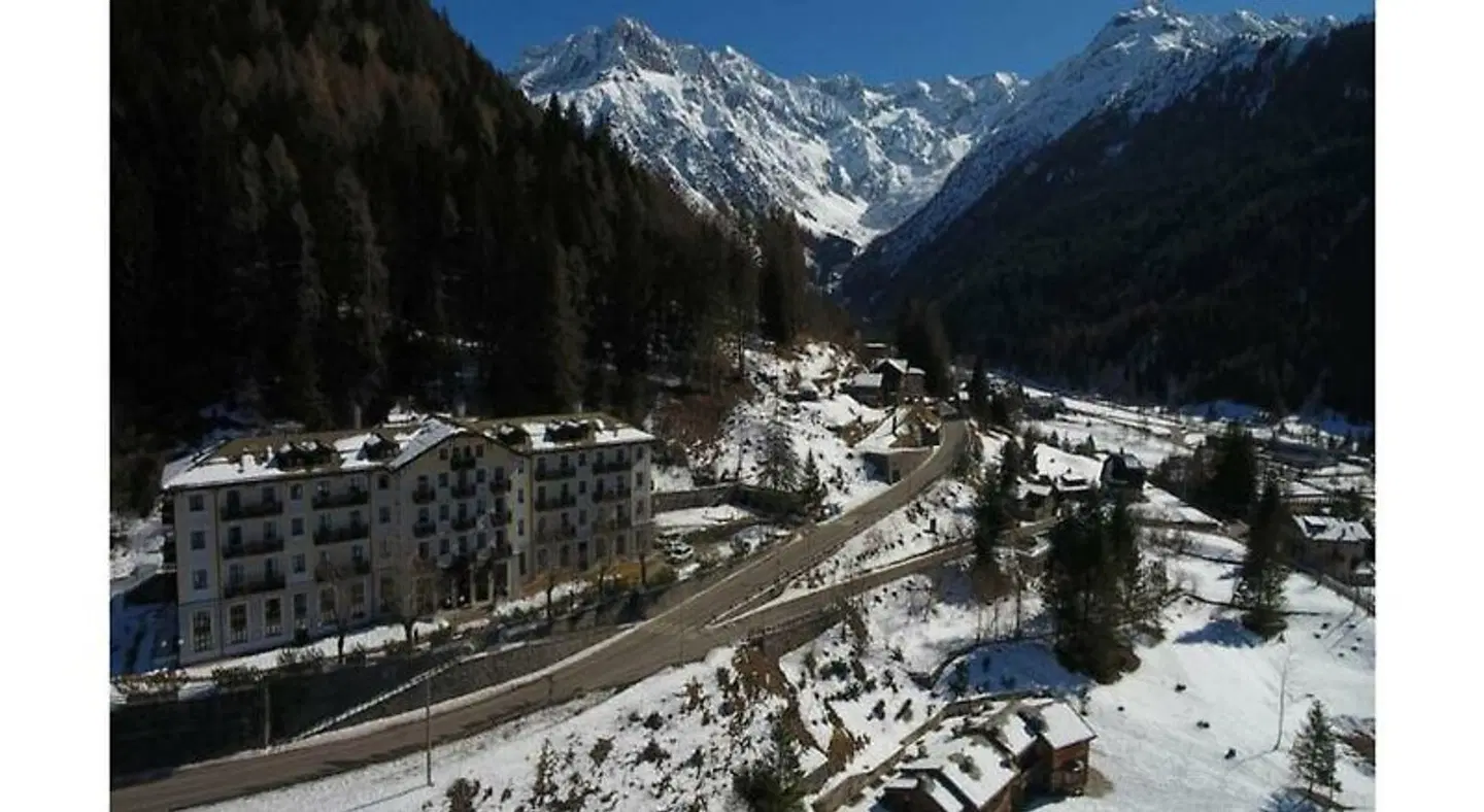 Palace Pontedilegno Resort LANDSCAPE