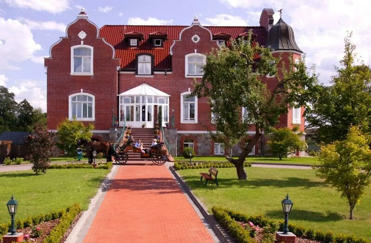 Schloß Herrenstein EXTERIOR